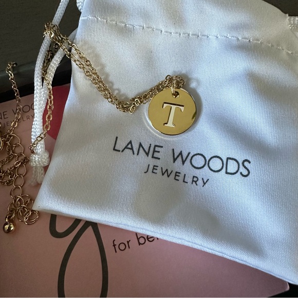 LANE WOODS Gold Letter “T” Initial Necklace for Women- 18K Gold Plated NEW - Picture 1 of 3